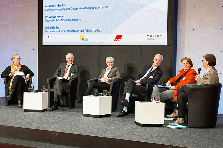 Podiumsdiskussion (© Uwe Völkner, Fotoagentur Fox)  Podiumsdiskussion