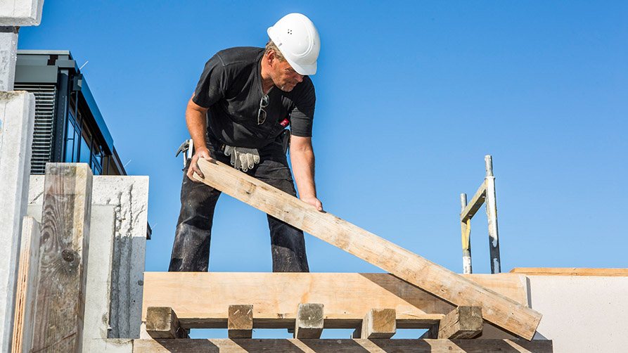 © Uwe Völkner, FOX photo agency Construction worker on a roof