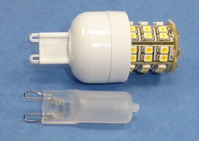LED-Leuchtmittel (oben) und Halogenleuchtmittel (klassisch, unten) mit Sockel GU9