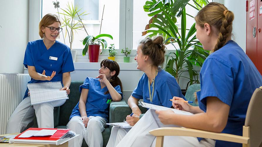 Nurses at working handover 